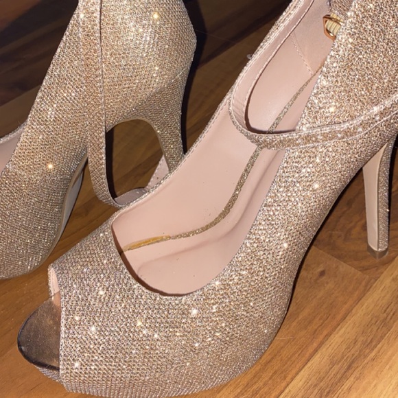 Heels - Picture 6 of 7